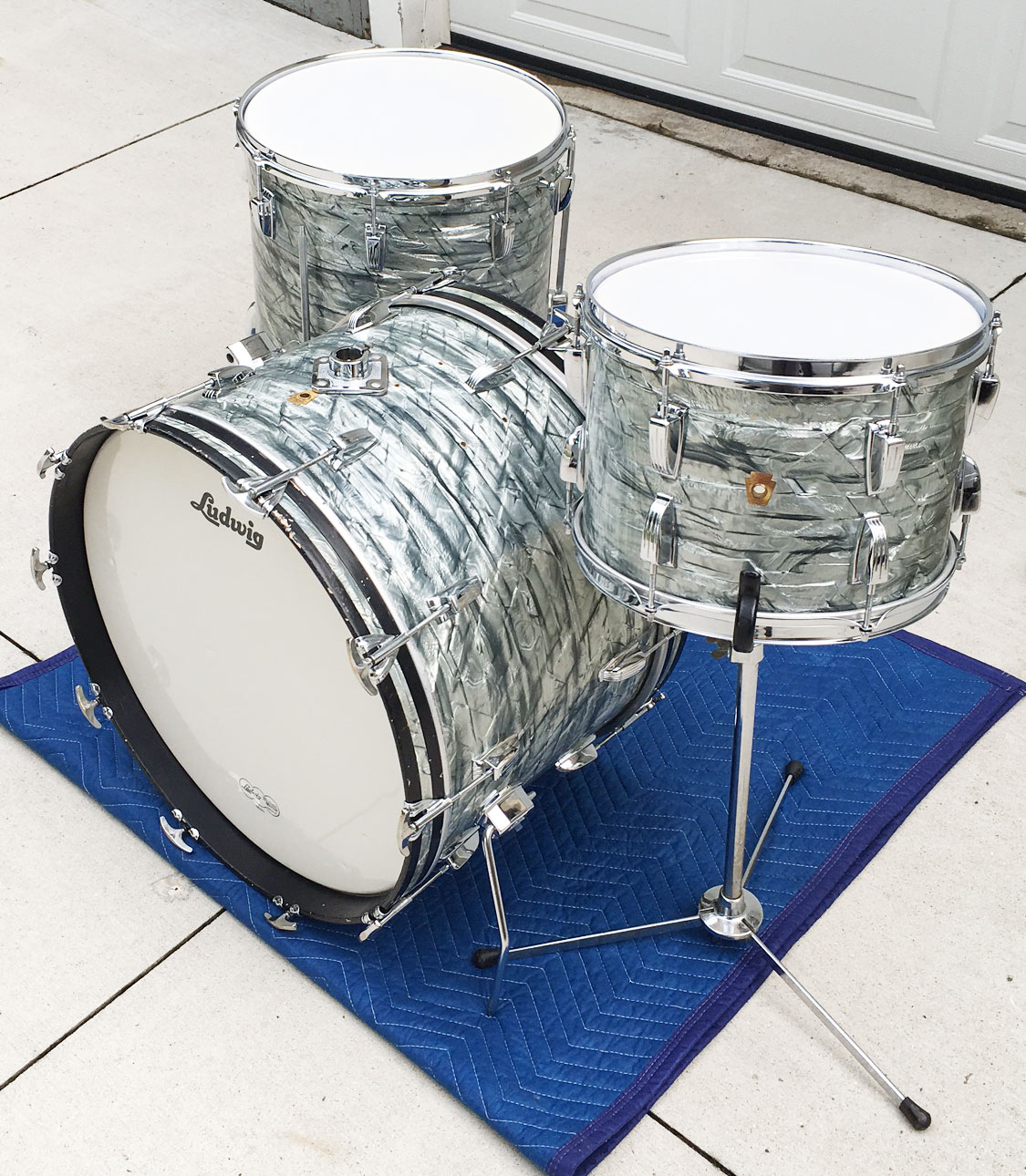 Vintage 1966 Ludwig Classic 22/16/13 Set in Sky Blue Pearl