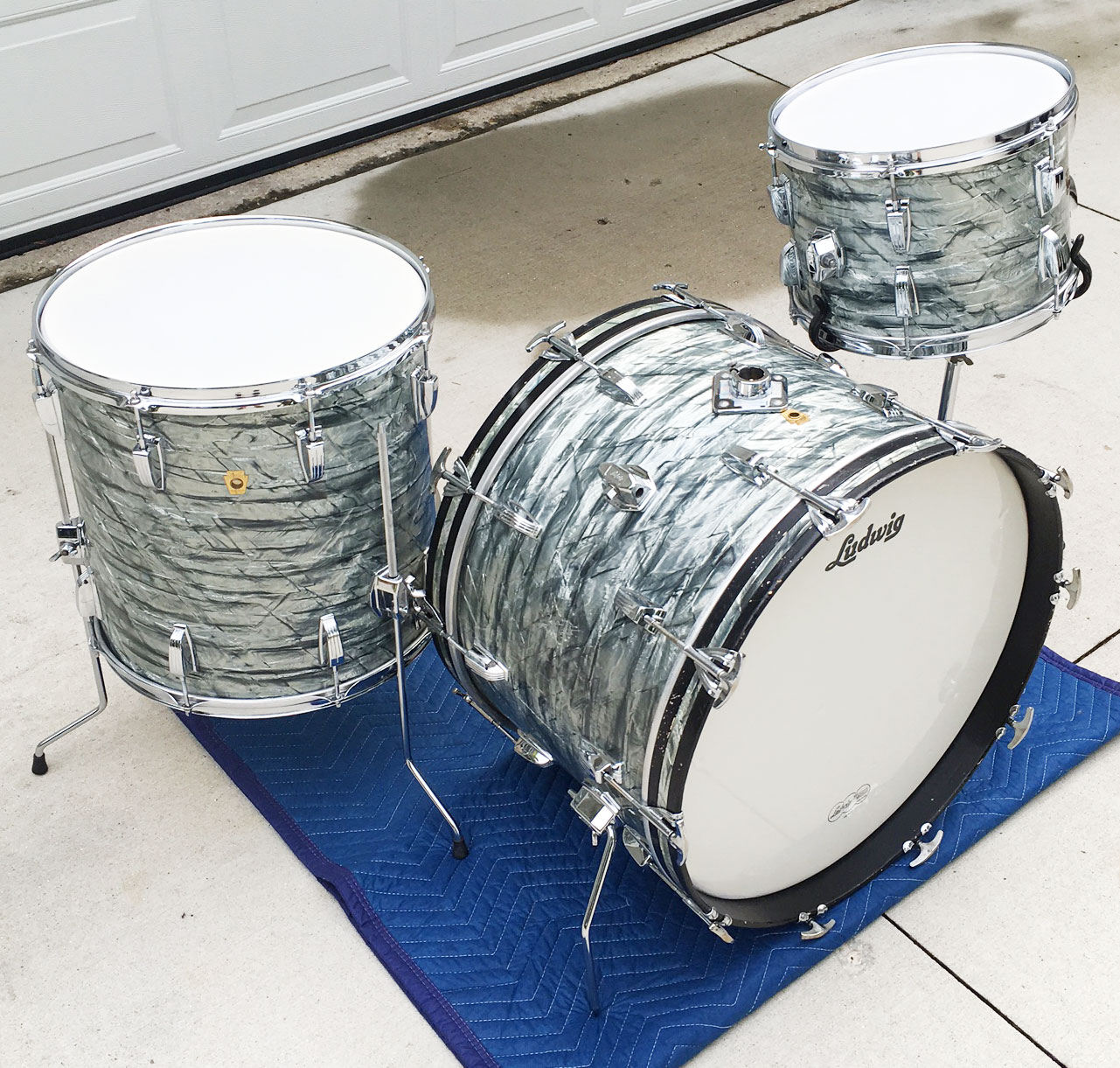 Vintage 1966 Ludwig Classic 22/16/13 Set in Sky Blue Pearl